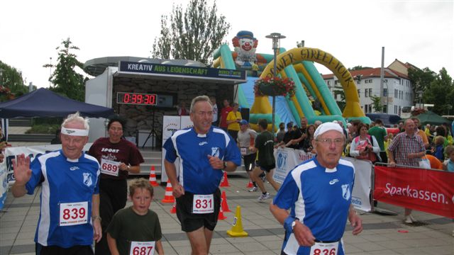 ../Images/BenefizlaufMerseburg2011 (35).jpg